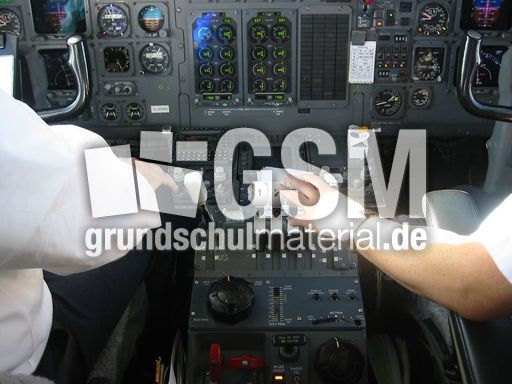 Flugzeugcockpit3.jpg